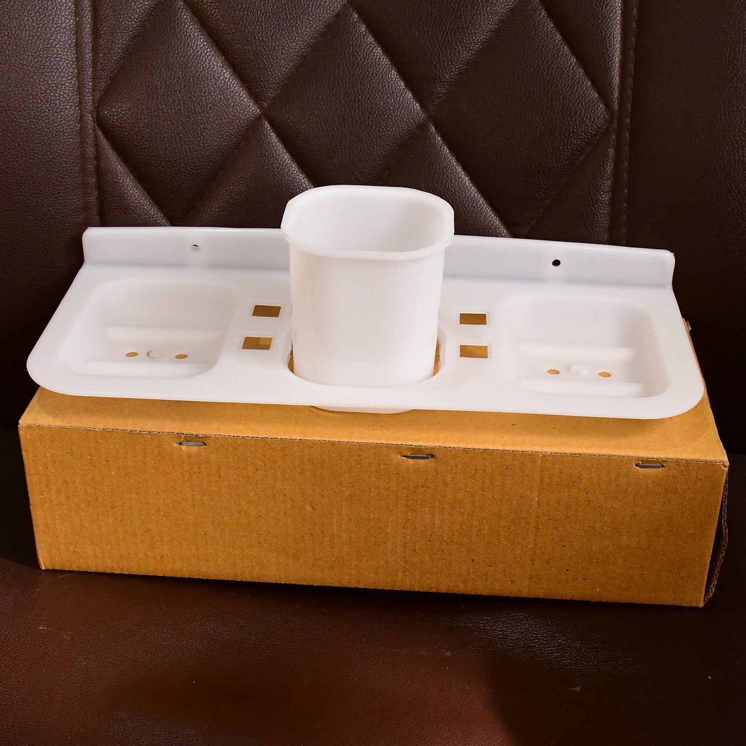 Plastic Soap Dish and plastic soap dish tray used in bathroom and kitchen purposes. Plastic Soap Dish and plastic soap dish tray used in bathroom and kitchen purposes.